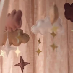 Baby Bello Mobiel Fantasy Clouds Pecan Wood