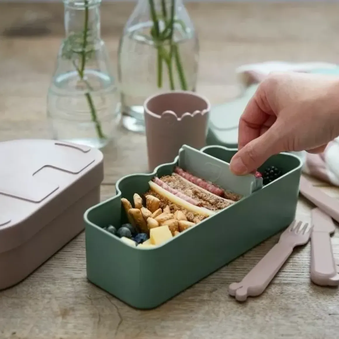 Done By Deer Lunchbox Kiddish Croco Green