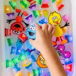 Glo Pals Light Up Cubes Sesamstraat Pino Geel