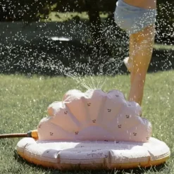 Konges Slojd Cherry Blush Shell Sprinkler | Opblaasbare Waterpret
