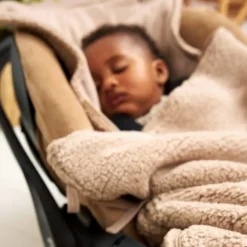 Ontdek De Comfort En Stijl Van De Meyco Voetenzak Teddy Sand!
