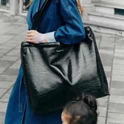 Studio Noos Mom Bag Reversible Teddy Lacquer Zwart